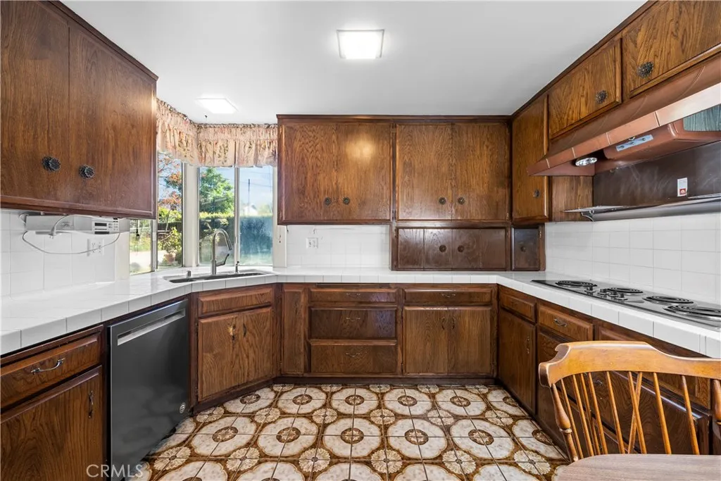 Additional image 65 of 24422 Valley St, Newhall, CA 91321