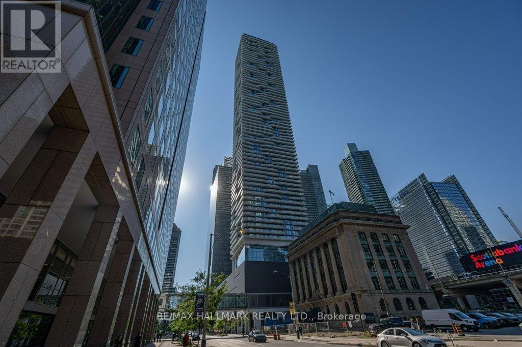 Property image for 4209 - 88 HARBOUR STREET|Toronto (Waterfront Communities), Ontario M5J0C3