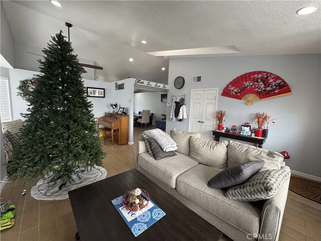 Additional image 8 of 3072 Lynwood Dr, Highland, CA 92346