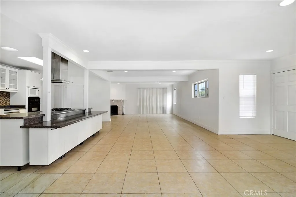 Additional image 5 of 19324 Victory Boulevard, Reseda, CA 91335