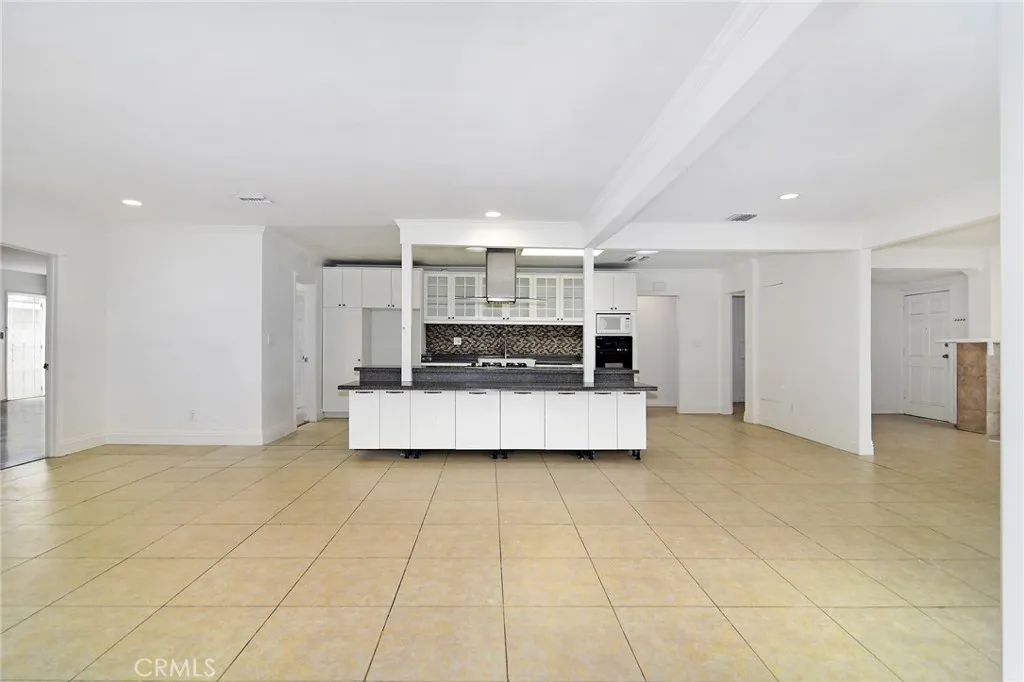 Additional image 32 of 19324 Victory Boulevard, Reseda, CA 91335