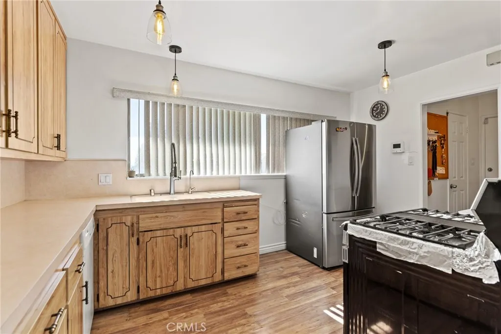 Additional image 6 of 340 E Shamrock St, Rialto, CA 92376