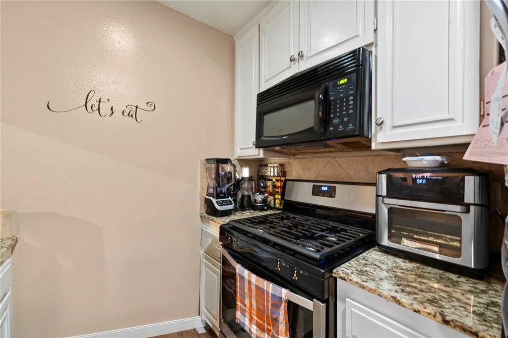 Additional image 9 of 7035 Woodley Unit 205, Van Nuys, CA 91406