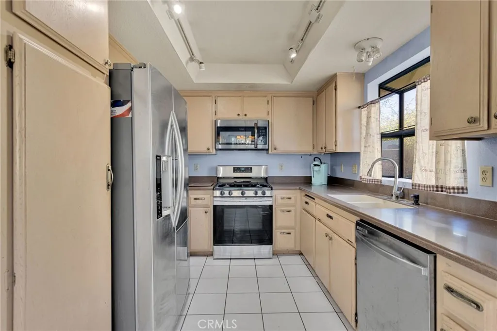 Additional image 60 of 27325 Strawberry Ln, Helendale, CA 92342