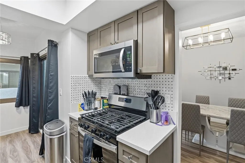 Additional image 42 of 6540 Hayvenhurst Avenue Unit 3, Lake Balboa, CA 91406