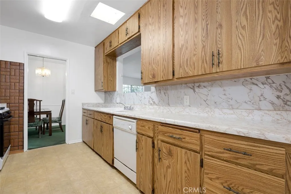 Additional image 44 of 916 S Caswell Ave, Compton, CA 90220