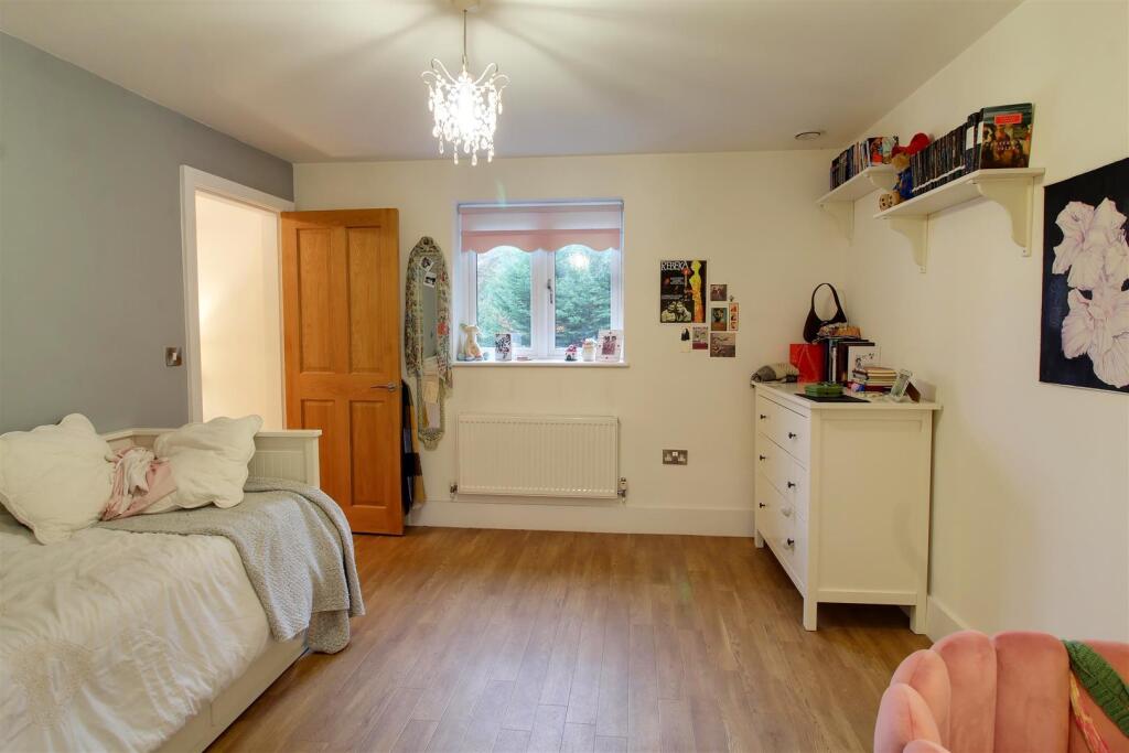 Additional image 33 of Peplins Way, Brookmans Park