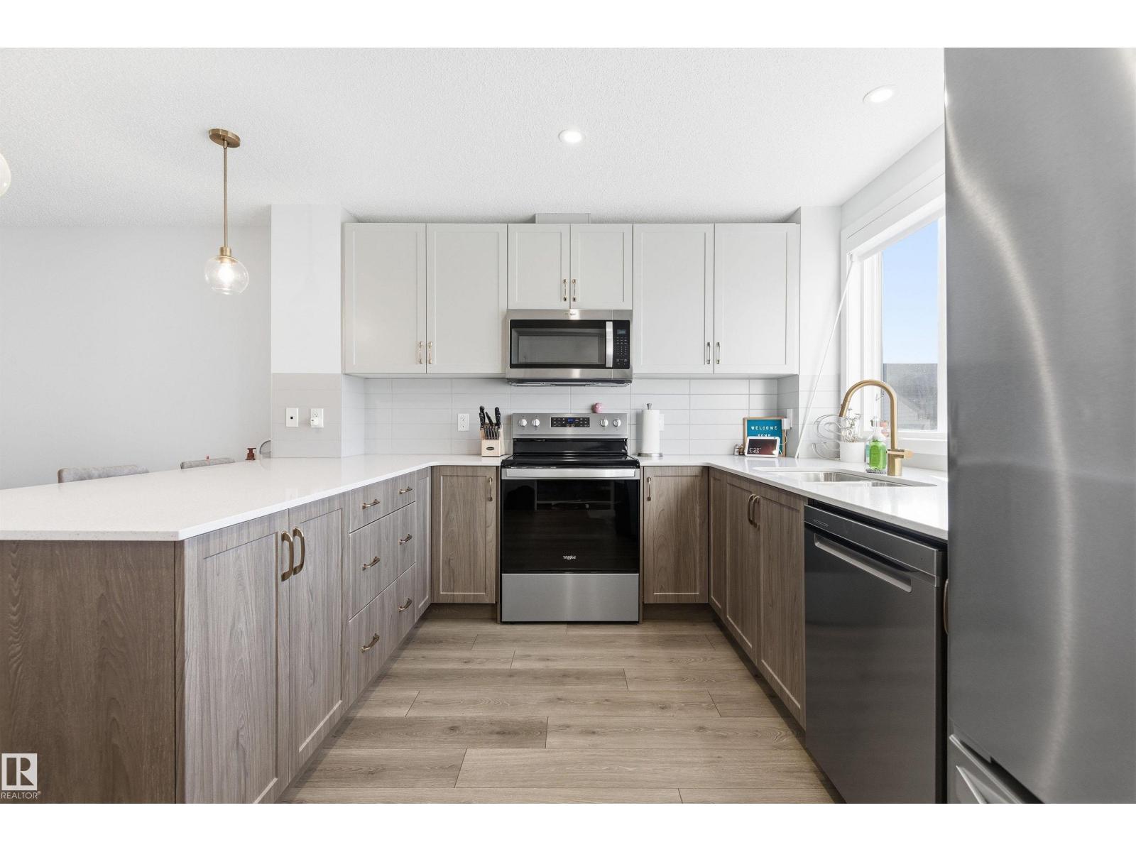 656 35 ST SW|Edmonton, Alberta T6X2Z1