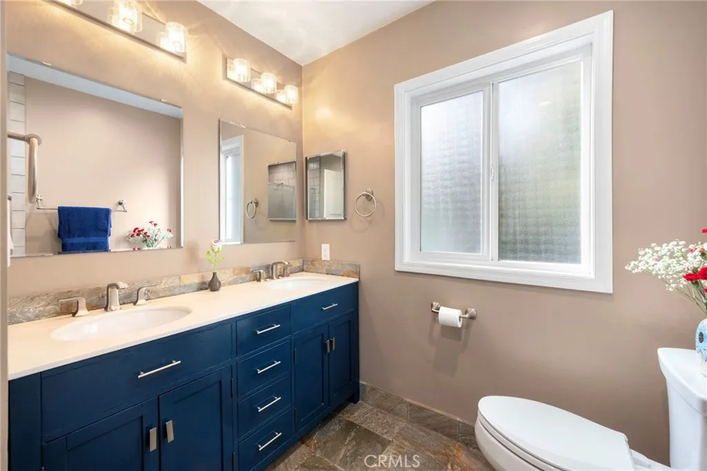 Additional image 19 of 16600 Gilmore Street, Lake Balboa, CA 91406