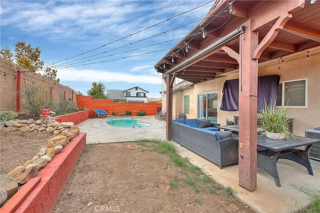 13207 Eastview Ln, Victorville, CA 92392
