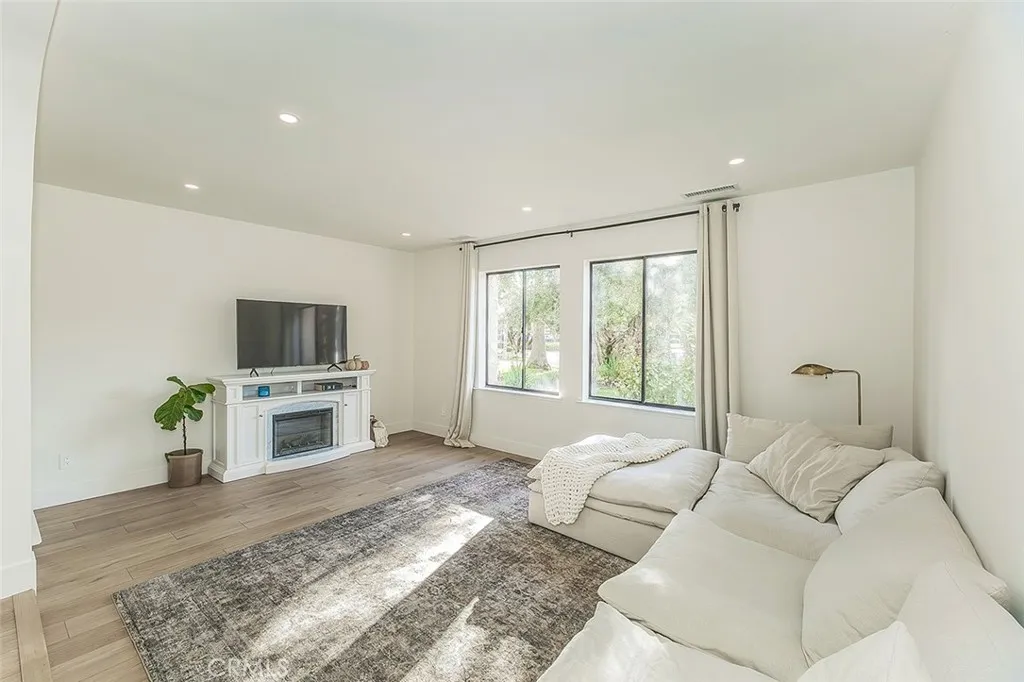 Additional image 76 of 406 E Audubon Drive, Fresno, CA 93720