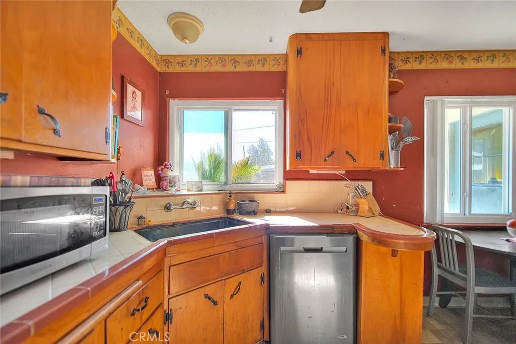 Additional image 76 of 909 W Flora Street, Ontario, CA 91762