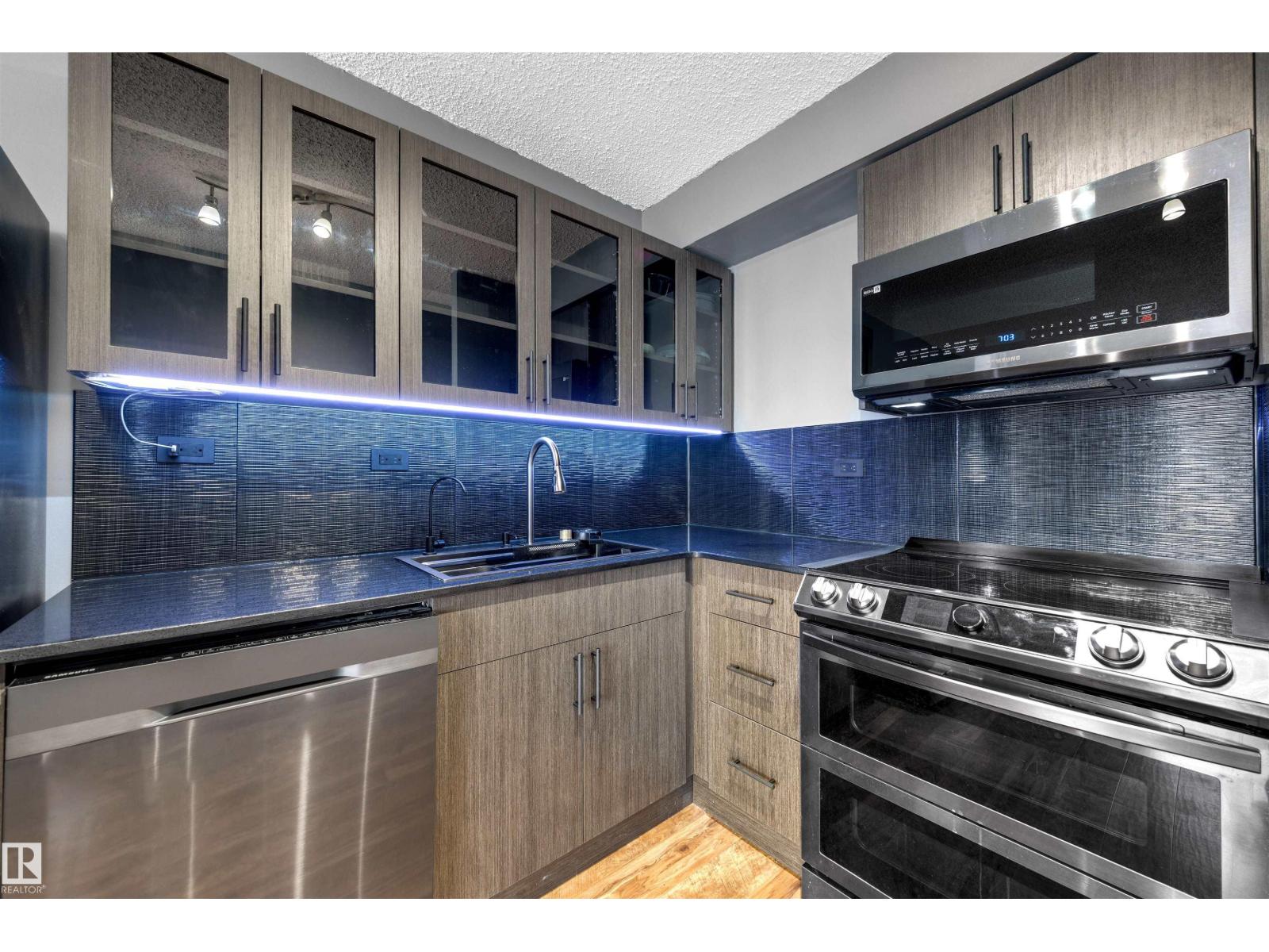 #1702 10150 117 ST NW|Edmonton, Alberta T5K2J2