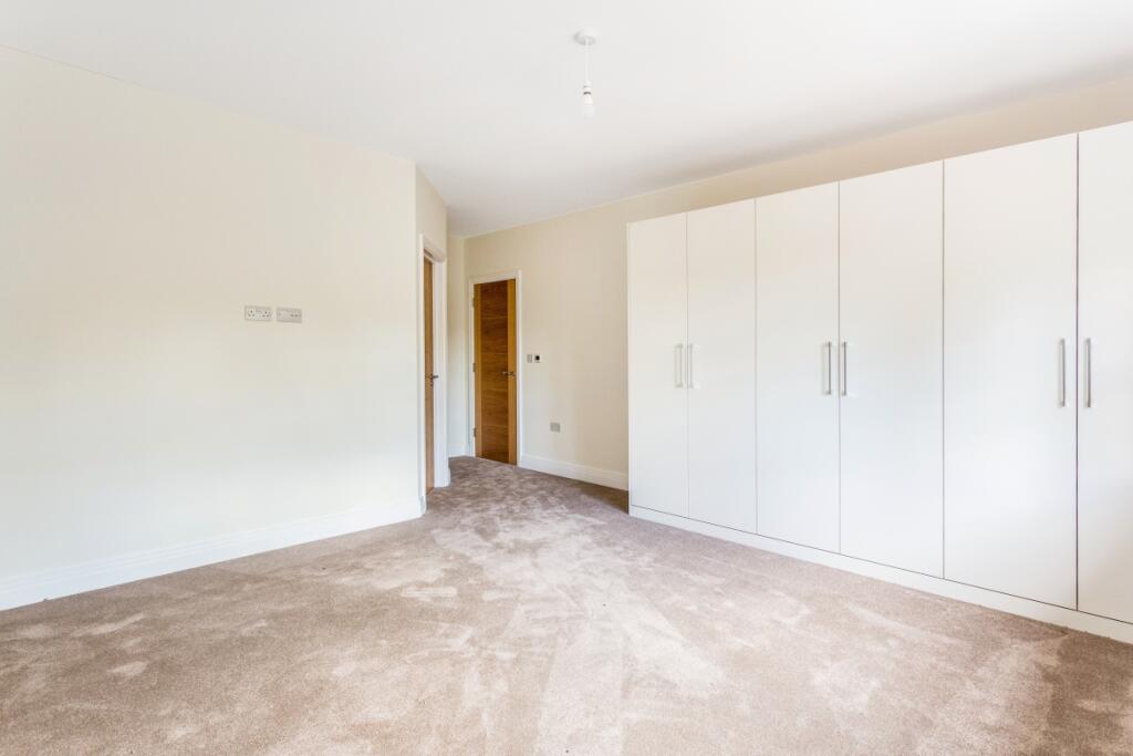 Additional image 7 of Walnut Close West Way AL5