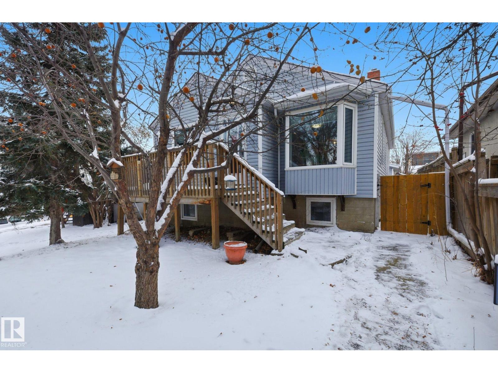 9705 87 AV NW|Edmonton, Alberta T6E2N3