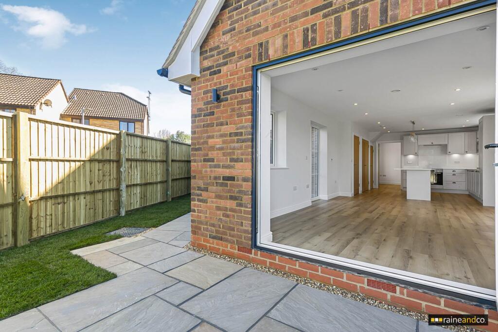 Additional image 11 of Bull Stag Green, Hatfield