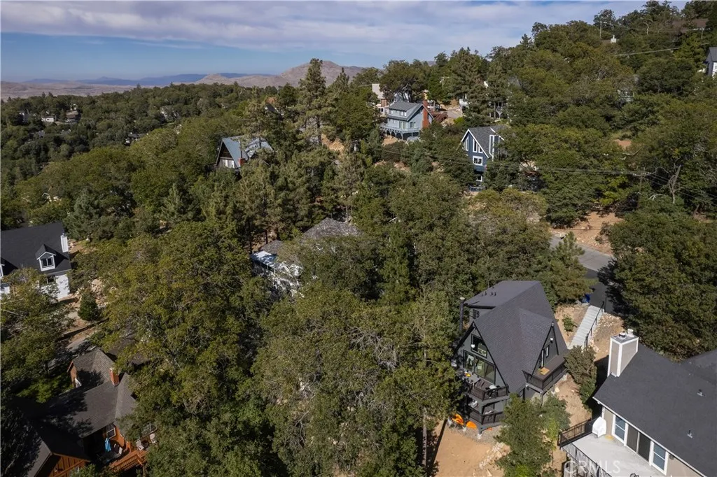 Property image for 1340 Yosemite Dr, Lake Arrowhead, CA 92352