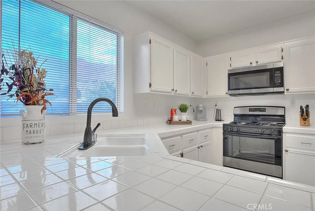 Additional image 16 of 4530 Watkins Dr, Riverside, CA 92507