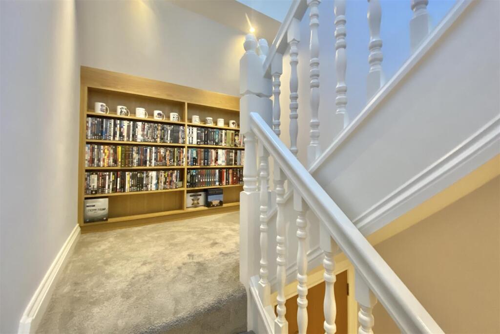 Additional image 13 of ,Mount Drive, Park Street, St. Albans, Hertfordshire, AL2