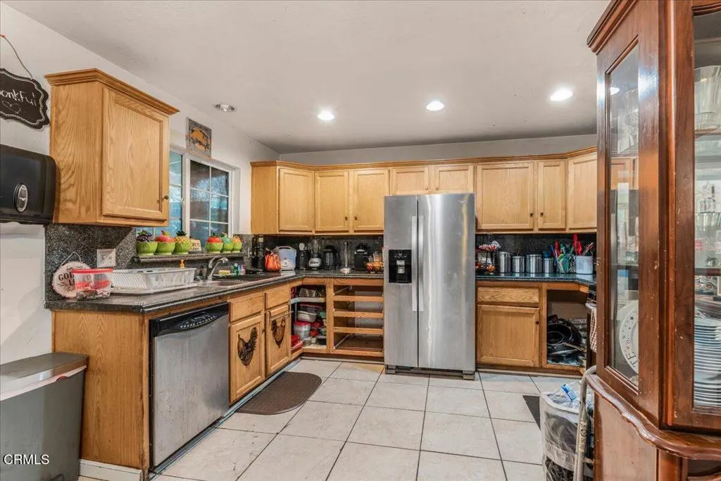 Additional image 4 of 1211 W Robert Avenue, Oxnard, CA 93030