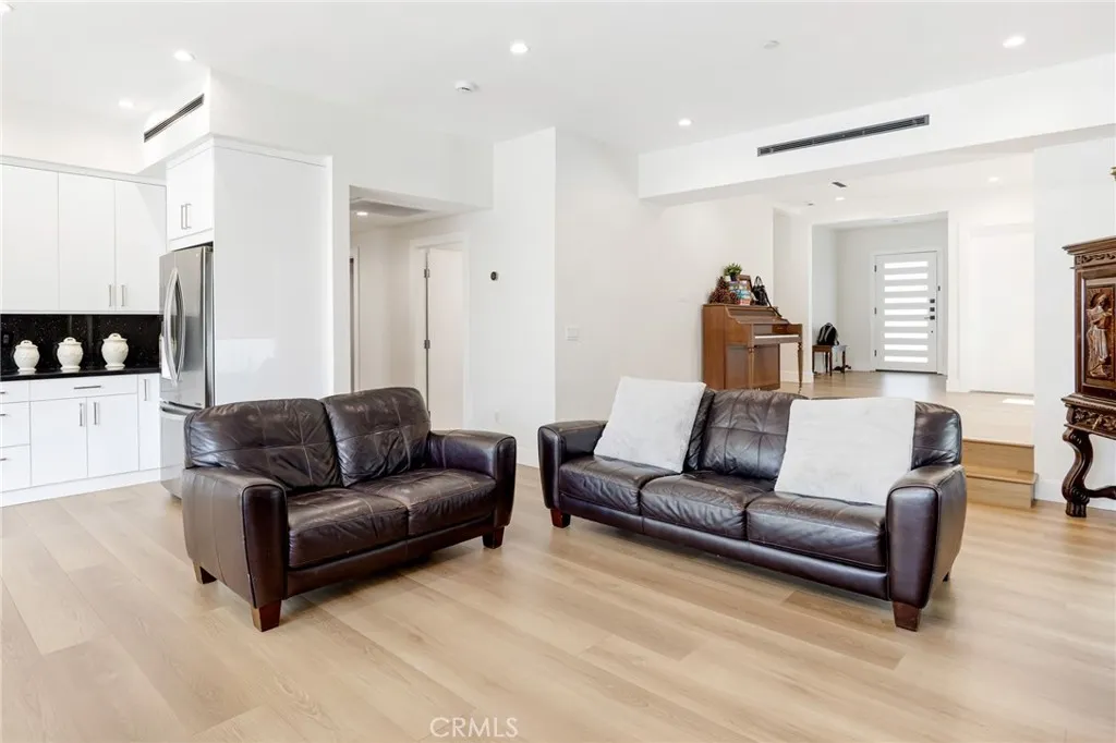 Additional image 13 of 2031 N Pass Ave, Burbank, CA 91505