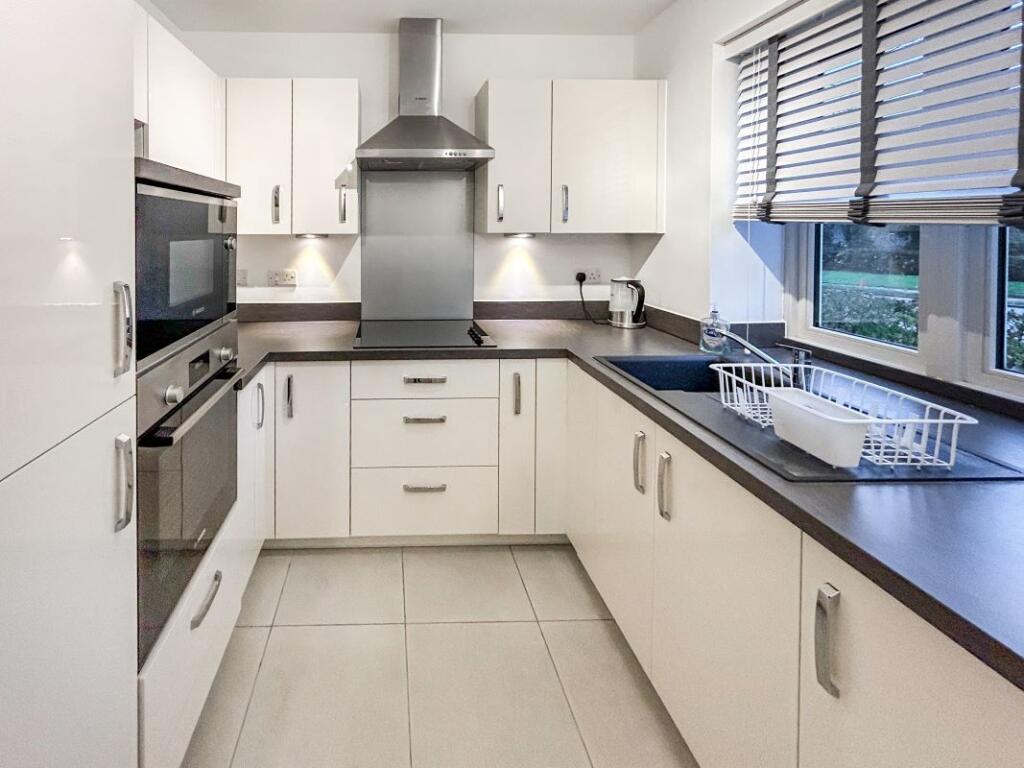 Additional image 8 of Flat 3 Highclere House, 98 Great North Road, Hatfield, Hertfordshire, AL9 5DB