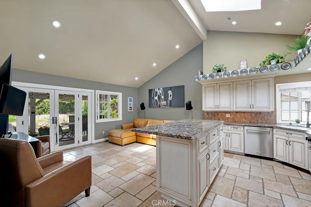 Additional image 37 of 10061 Cozycroft Ave, Chatsworth, CA 91311