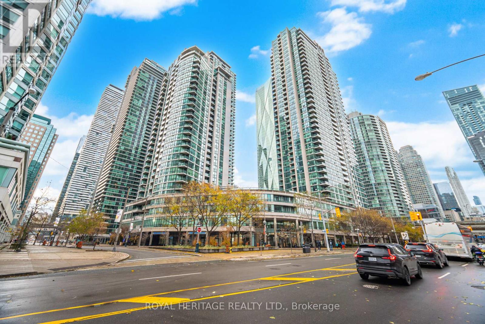 Property image for 611 - 12 YONGE STREET|Toronto (Waterfront Communities), Ontario M5E1Z9