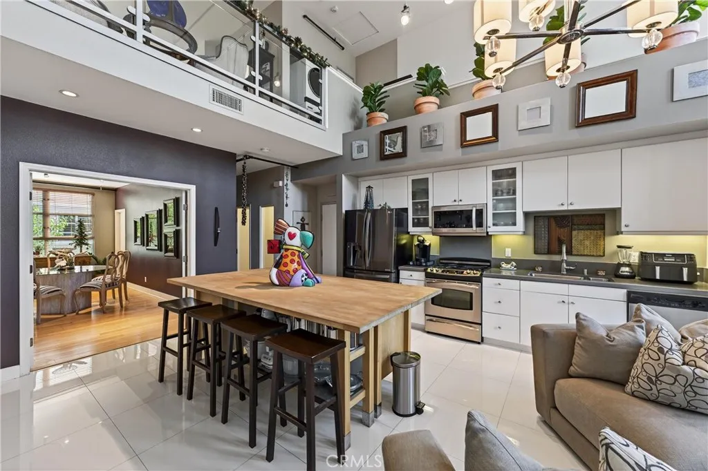 Additional image 15 of 906 E Civic Center Dr, Santa Ana, CA 92701