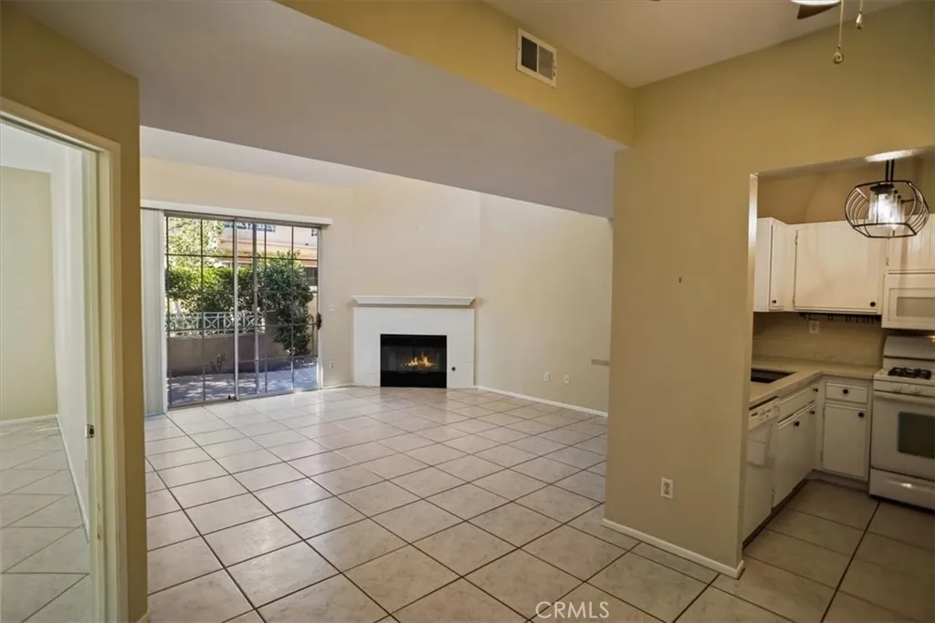 Additional image 4 of 23609 Del Monte Drive Unit 301, Valencia, CA 91355