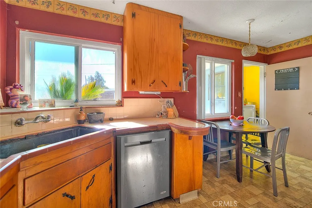 Additional image 23 of 909 W Flora Street, Ontario, CA 91762