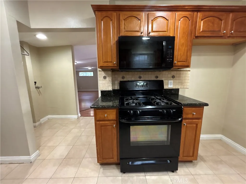 Additional image 25 of 19145 Kittridge, Reseda, CA 91335