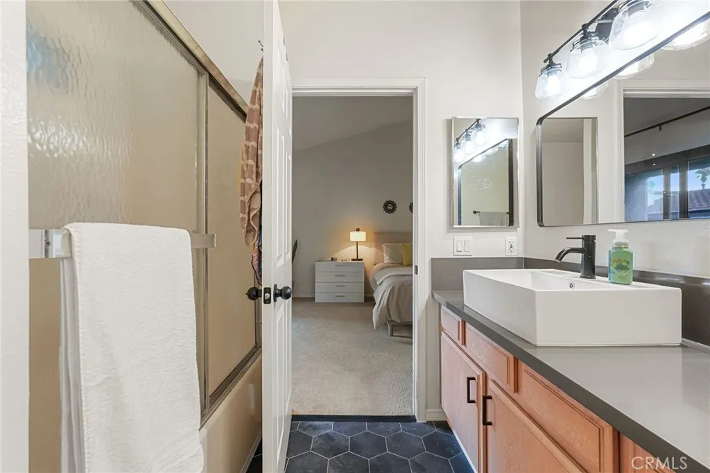 Additional image 21 of 6930 De Celis Unit 16, Lake Balboa, CA 91406