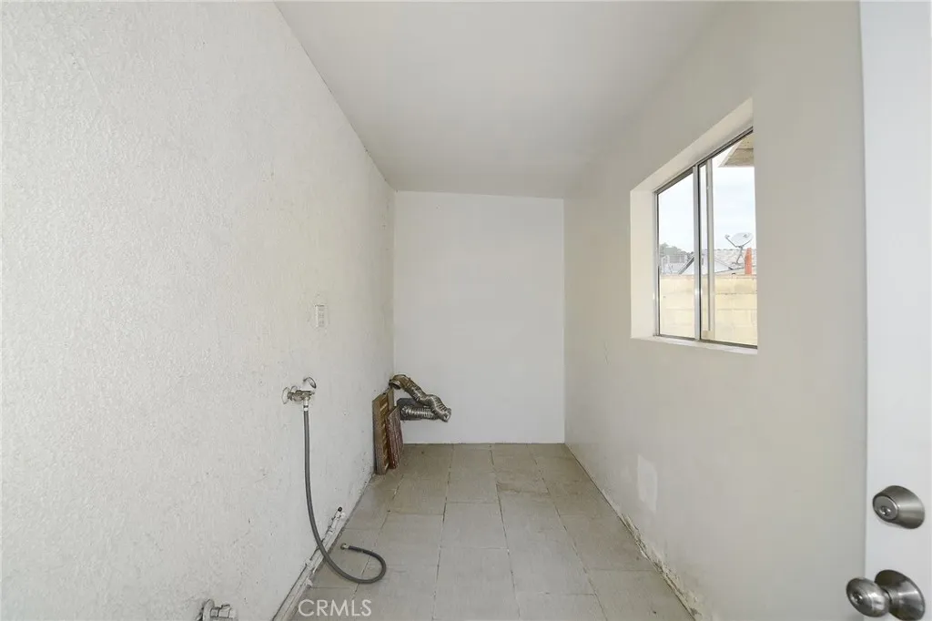 Additional image 21 of 19324 Victory Boulevard, Reseda, CA 91335