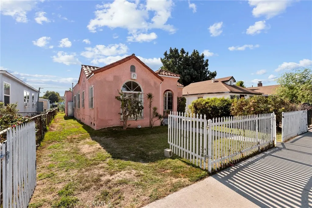 Additional image 3 of 1622 E 88th St, Los Angeles, CA 90002