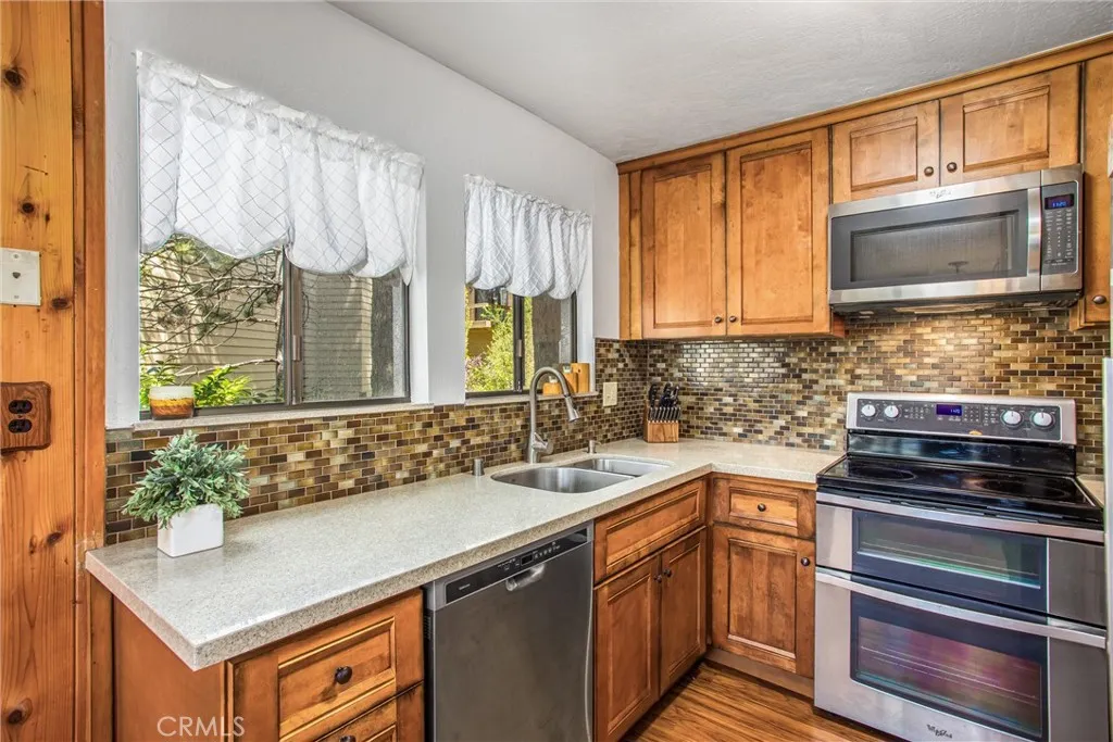 Additional image 46 of 27657 Peninsula Dr Unit 130, Lake Arrowhead, CA 92352