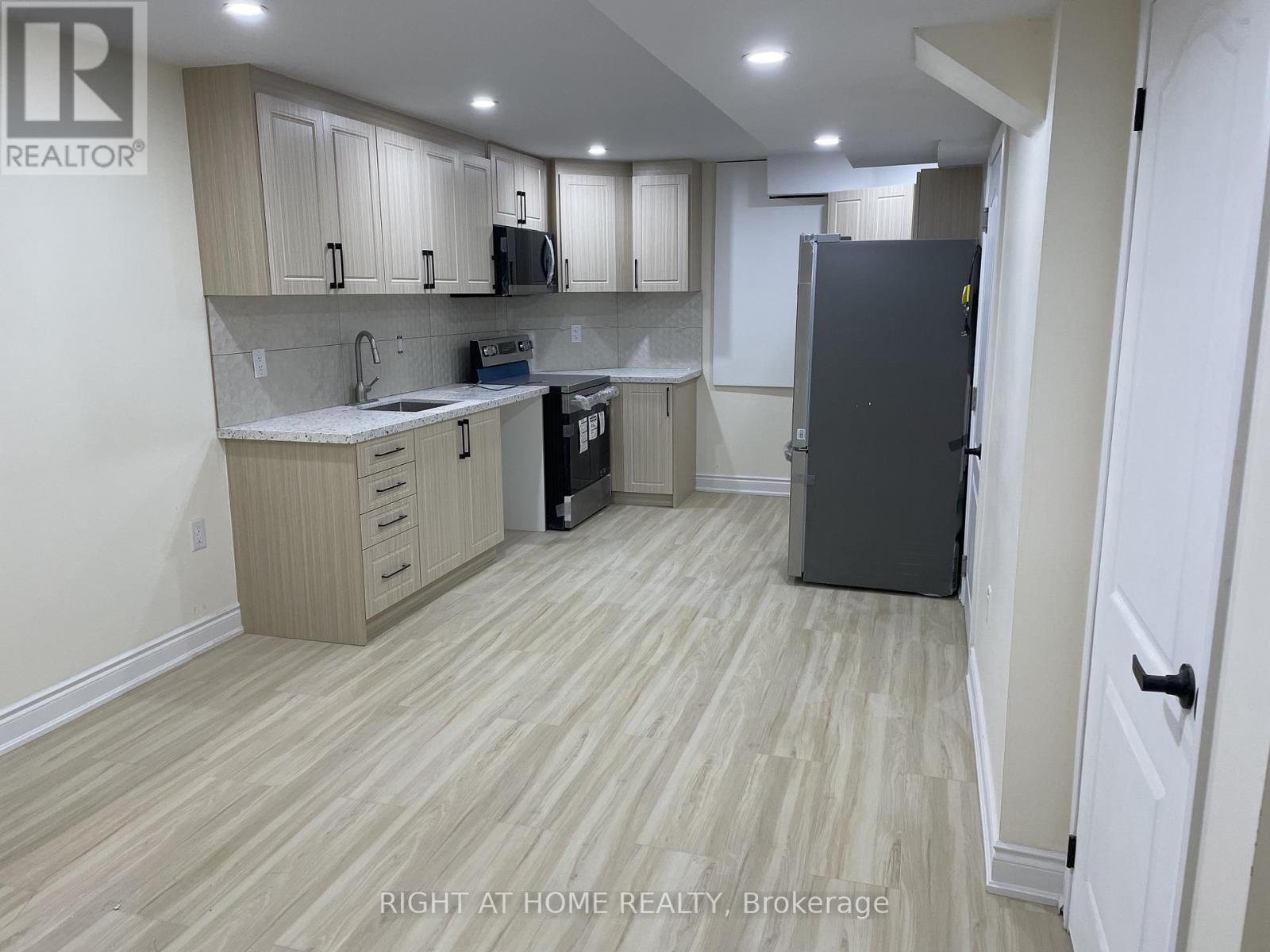 Property image for BASEMENT - 2346 BANKSIDE DRIVE|Mississauga (Central Erin Mills), Ontario L5M6E2