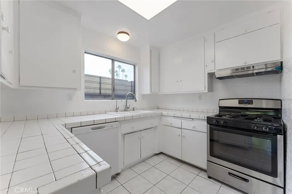 Additional image 13 of 807 E Calbas St, Carson, CA 90745