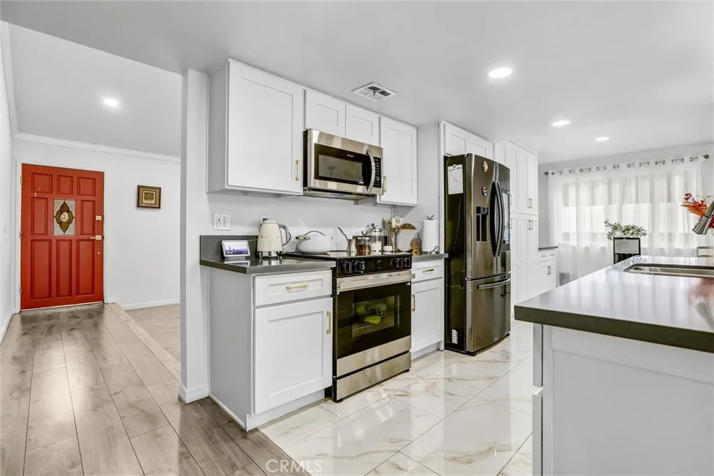 Additional image 29 of 28947 Lotusgarden Dr, Canyon Country, CA 91387