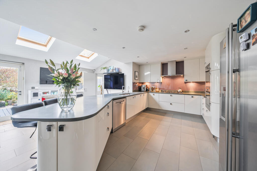 Additional image 3 of Park Rise, Harpenden, AL5