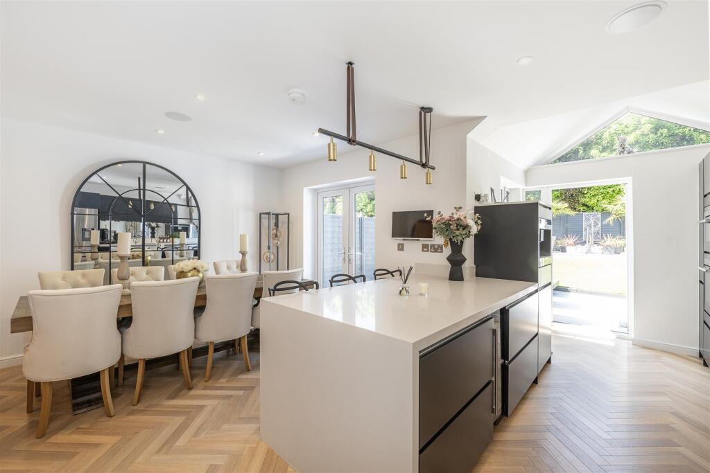 Additional image 5 of Green Lawns Close, Harpenden