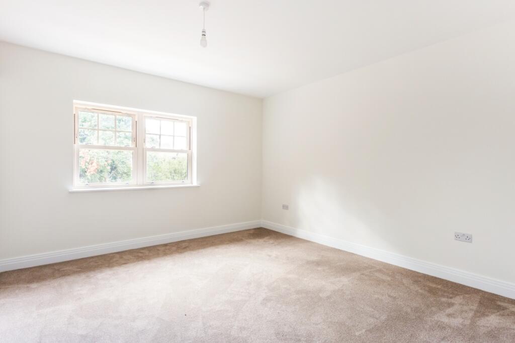 Additional image 8 of Walnut Close West Way AL5