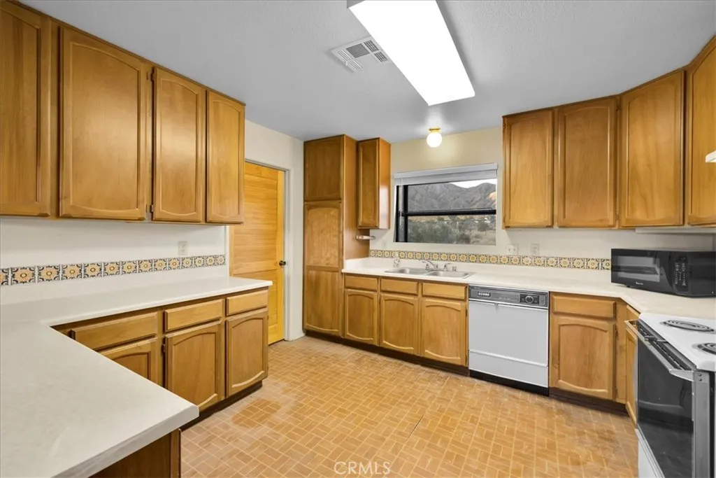 Additional image 72 of 9467 N Star Trl, Morongo Valley, CA 92256