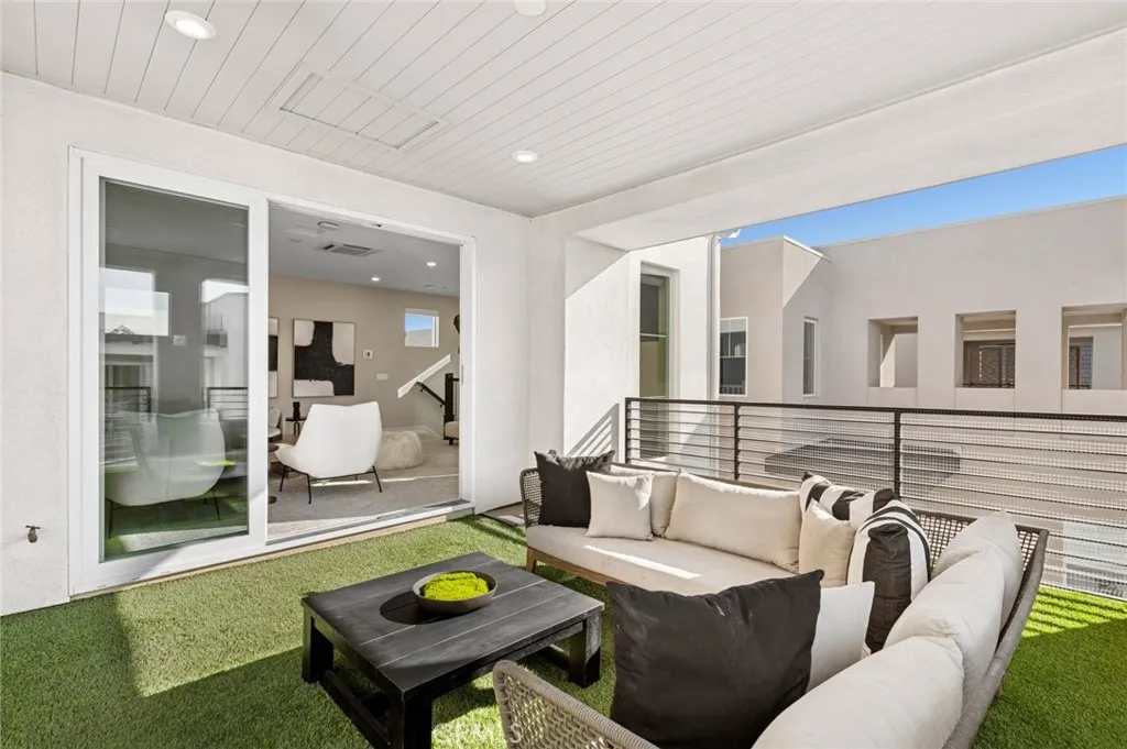 Additional image 90 of 114 Source, Irvine, CA 92618