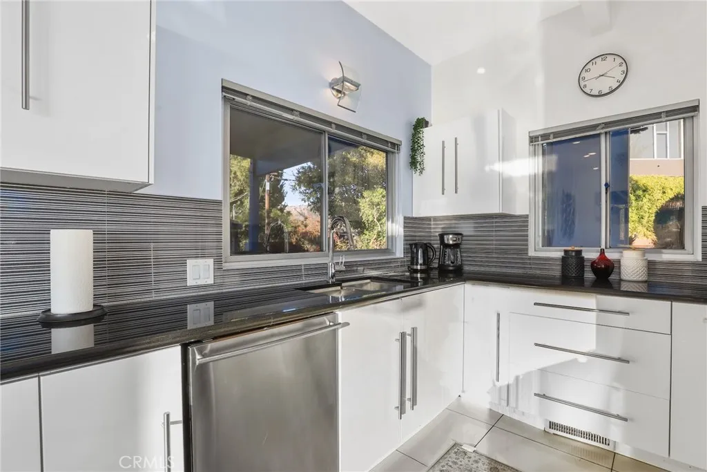 Additional image 35 of 5675 Spreading Oak Drive, Los Angeles, CA 90068