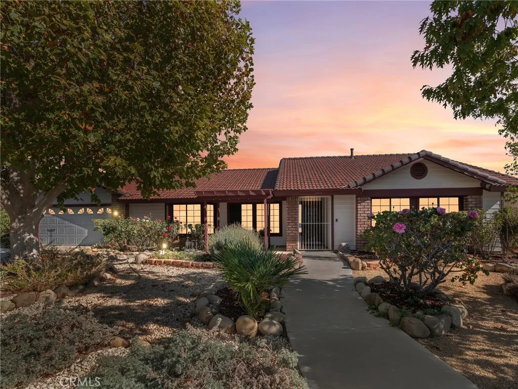 13411 Ivanpah Rd, Apple Valley, CA 92308 photo 2