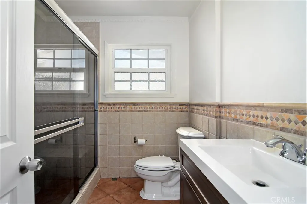 Additional image 38 of 19324 Victory Boulevard, Reseda, CA 91335