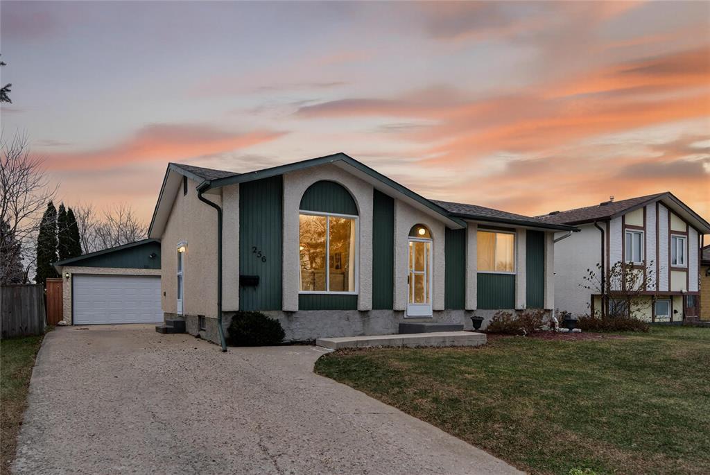 Property image for 256 Wakopa Street|Winnipeg, Manitoba R2M4W9