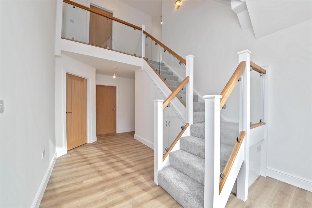 Additional image 18 of Warrengate Road, Brookmans Park