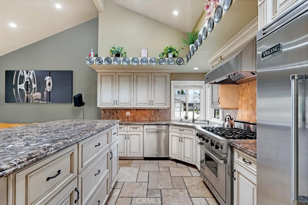 Additional image 38 of 10061 Cozycroft Ave, Chatsworth, CA 91311